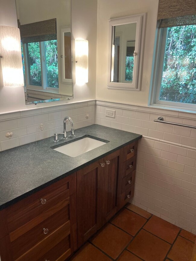 Building Photo - Private 3 Bedroom In Carpinteria