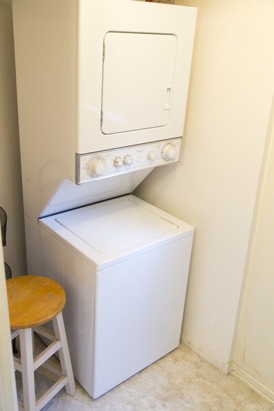 Building Photo - 11362 Homedale St