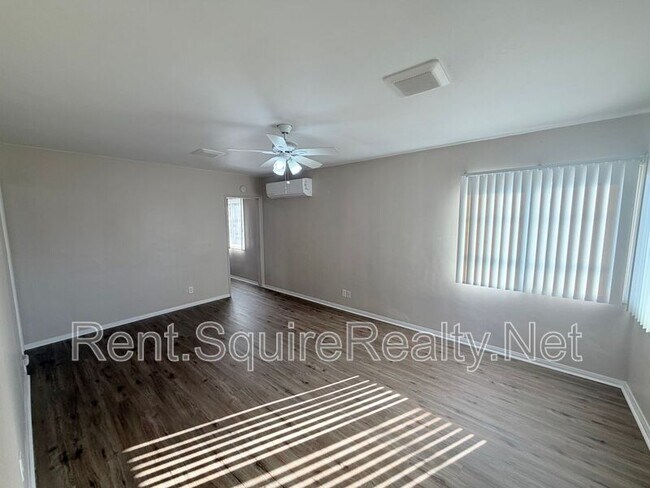 Building Photo - 902 N Angeleno Ave