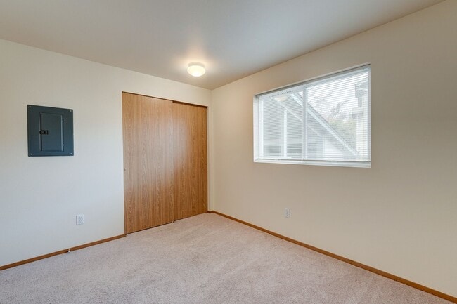 Building Photo - 2 Bed 2 Bath Point Of View Condo