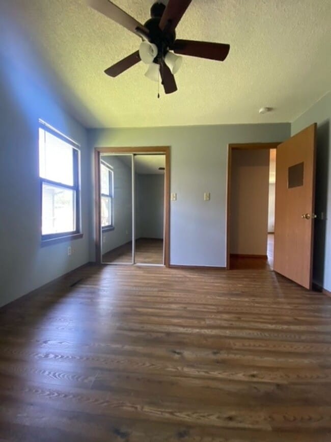 Building Photo - Great Duplex!