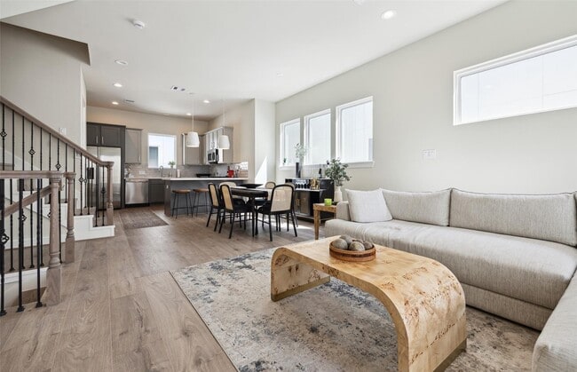 Building Photo - 137 Eastwood St