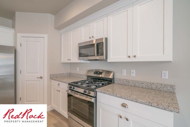 Building Photo - Modern 4-Bed Townhome in Hurricane Heights