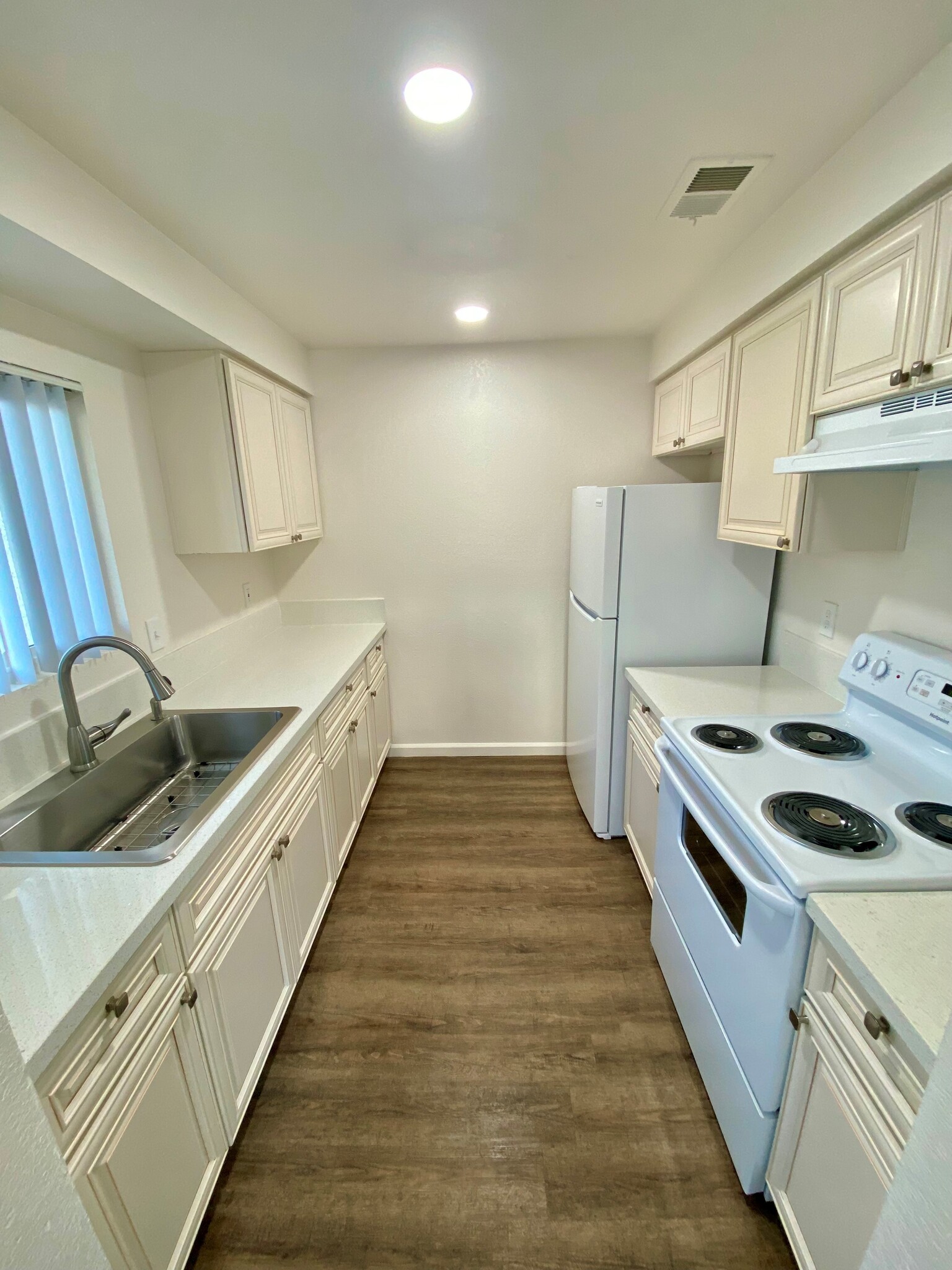 Kitchen - Casa Mia Apartments