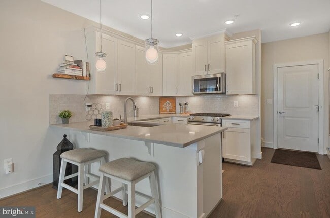 Building Photo - 813 Rockwell Ave