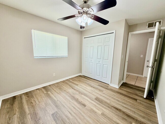 Building Photo - Charming 3BR/2BA Lehigh Acres Duplex with 1-Car Garage | Lawn Care & Salt Service Included
