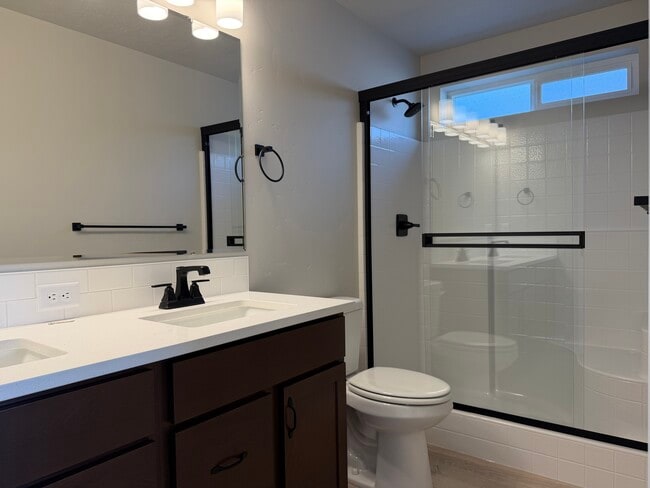 Building Photo - 10096 Longtail Dr