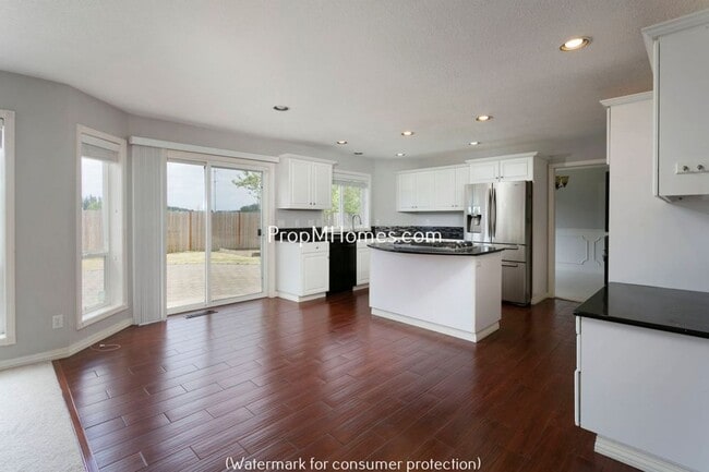 Building Photo - Charming Four Bedroom Bethany Home w/ Fully Fenced Yard!