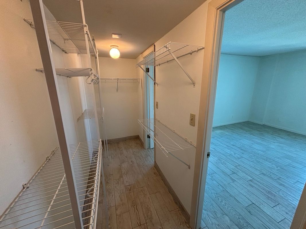 Building Photo - 420 64th Ave