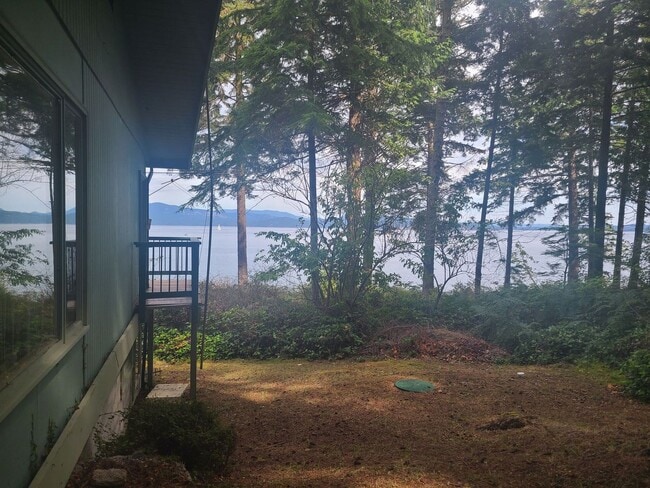 Building Photo - Charming Waterfront Cabin on San Juan Drive 5 month lease through winter.