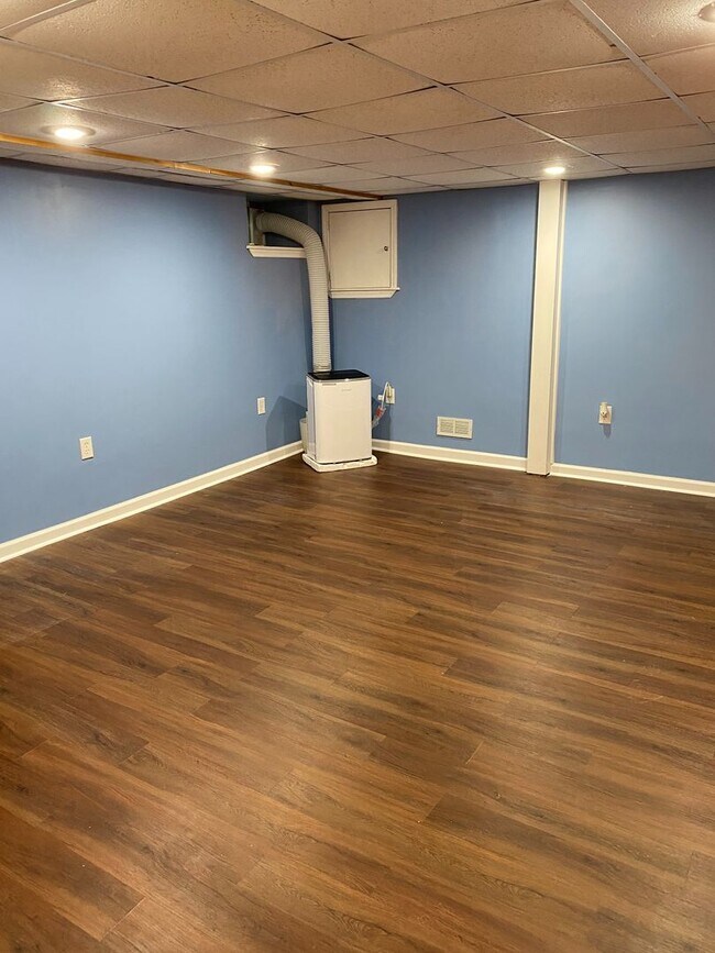 Building Photo - Gorgeous 3-Bedroom Townhouse in Ardmore! Available mid-September!