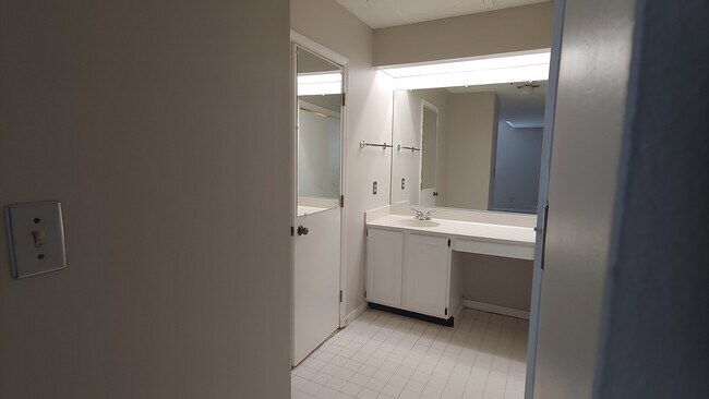 Building Photo - 306-F N Lindell Rd