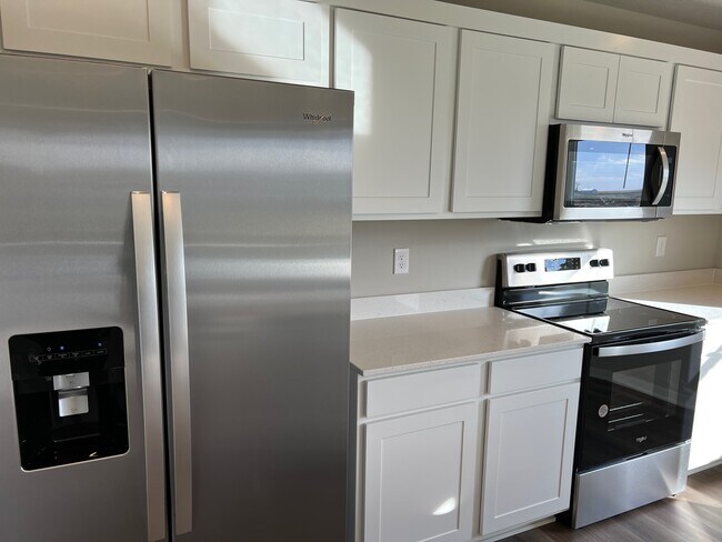 Building Photo - 1090 Bel Aire Ct