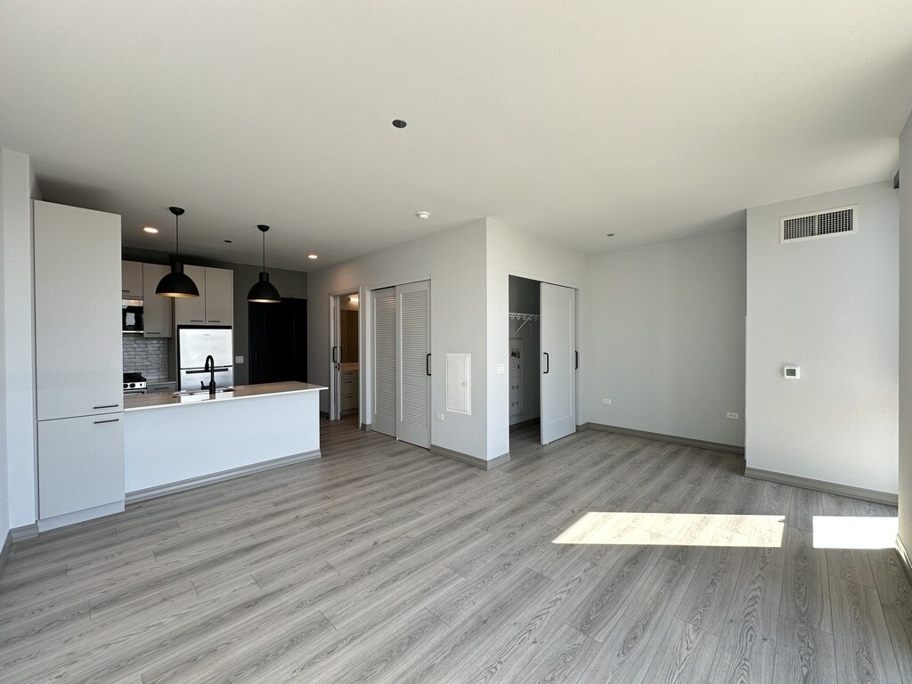 Building Photo - 2155 N Elston Ave