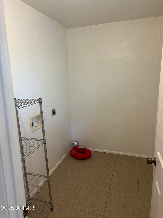 Building Photo - 6120 E Hobart St