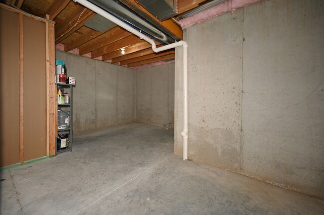 Building Photo - 7465 NW Douglas Ct