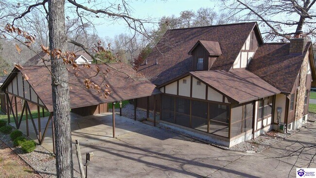 Building Photo - 697 St Andrews Rd