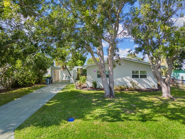 Building Photo - 1706 Plover Ave