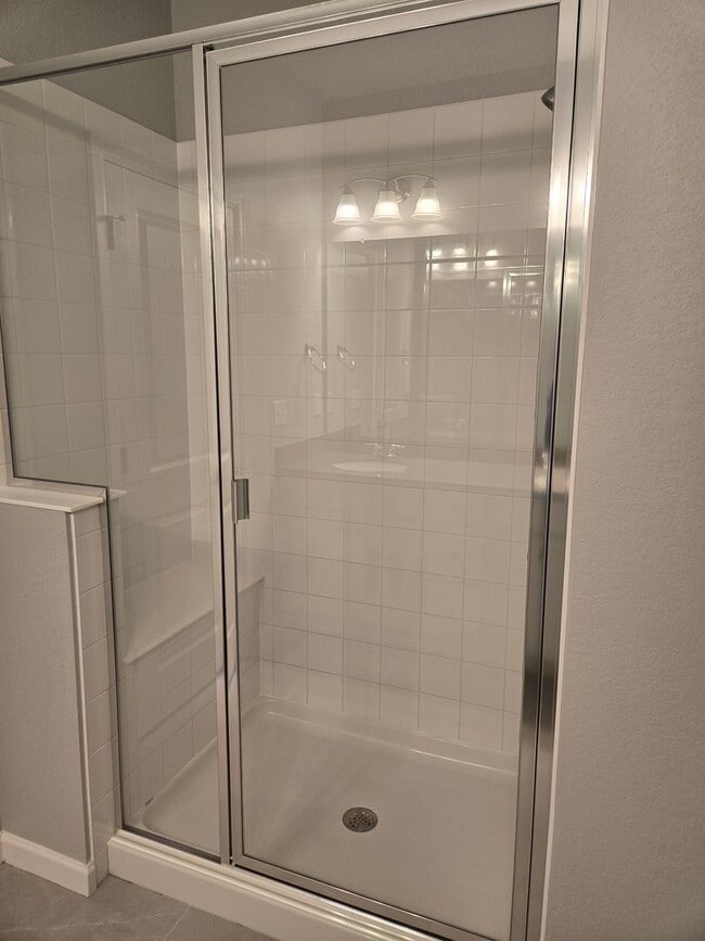 Building Photo - Evolve Real Estate: Spacious 3 Bed 2.5 bath Townhouse with Attached 2 Car Garage AVAILABLE NOW!