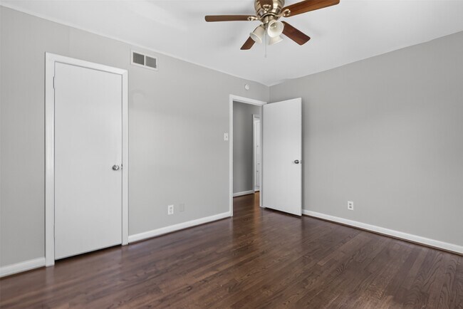 Building Photo - 1409 Wycliffe Dr