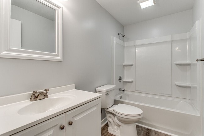 Building Photo - Beautiful Newly Renovated 3 Bedroom 2 Bath...