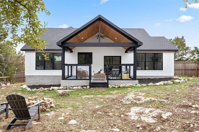 Building Photo - 22 Creekside Dr