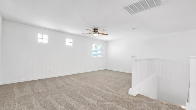Building Photo - Newly built home with loads of space and S...