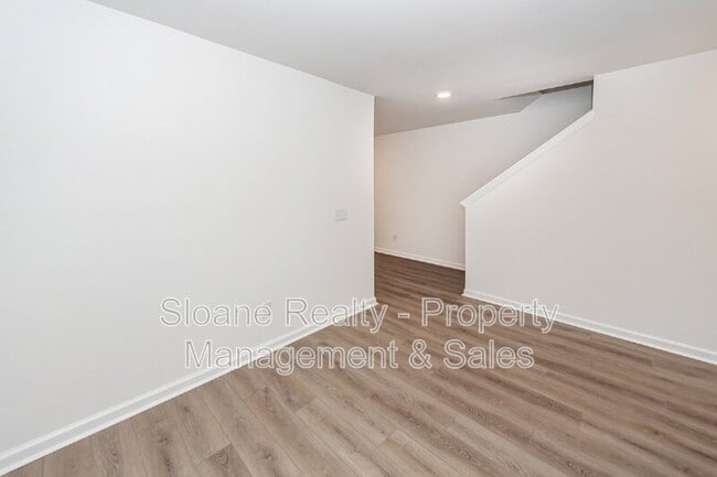 Building Photo - 4633 Forest Hills Dr