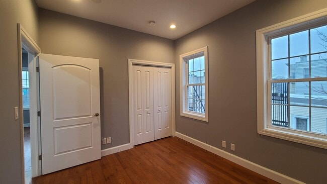 Building Photo - 100 Griffith St