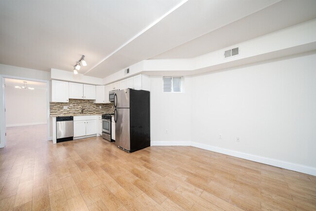 Building Photo - 149 Webster Ave