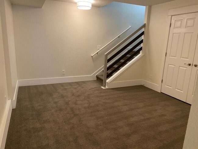 Building Photo - Modern 2 bedroom Townhome with huge Rooftop deck!!!