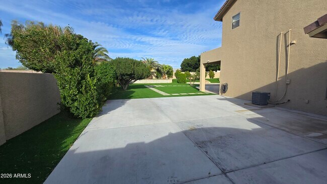 Building Photo - 9658 W Pinnacle Vista Dr