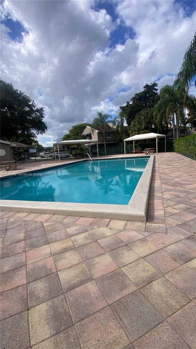 Building Photo - 1177 Sussex Dr