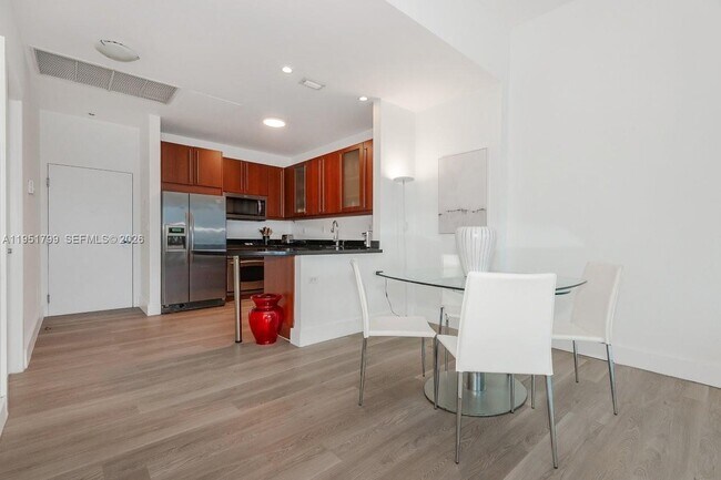 Building Photo - 2301 Collins Ave