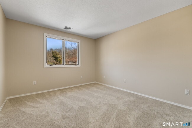 Building Photo - 68 Copper Beech Dr