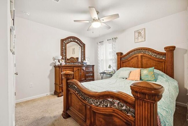 Building Photo - Updated and Move In Ready 4/2 in Cantonment