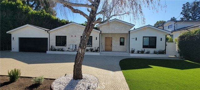 Building Photo - 5061 Woodley Ave