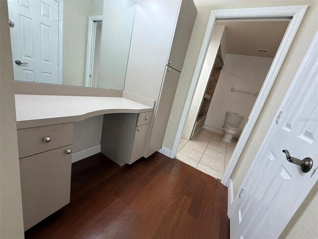 Building Photo - 1001 S Wapello St