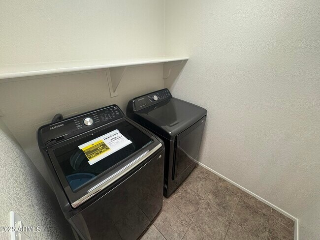 Building Photo - 7709 S 63rd Dr