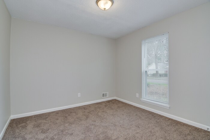 Building Photo - 357 Forest Ct