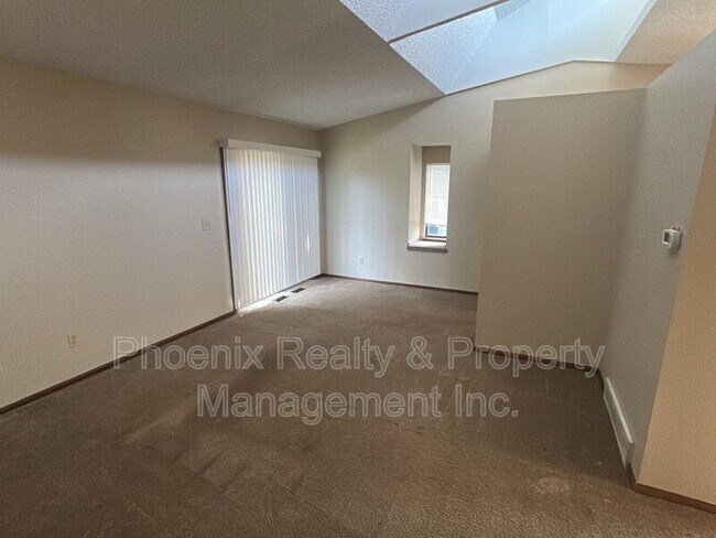 Building Photo - 146 Lois Dr
