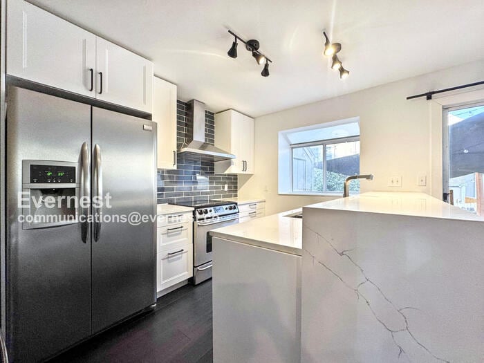 Building Photo - 9694 W Chatfield Ave