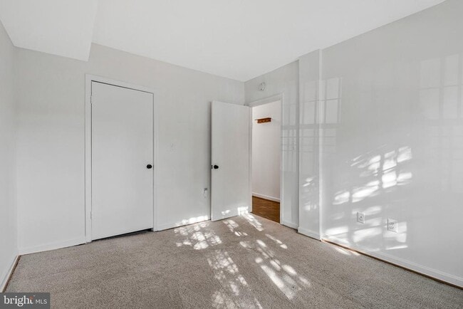 Building Photo - 1248 C St SE