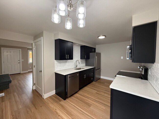 Building Photo - 6127 N Standard St