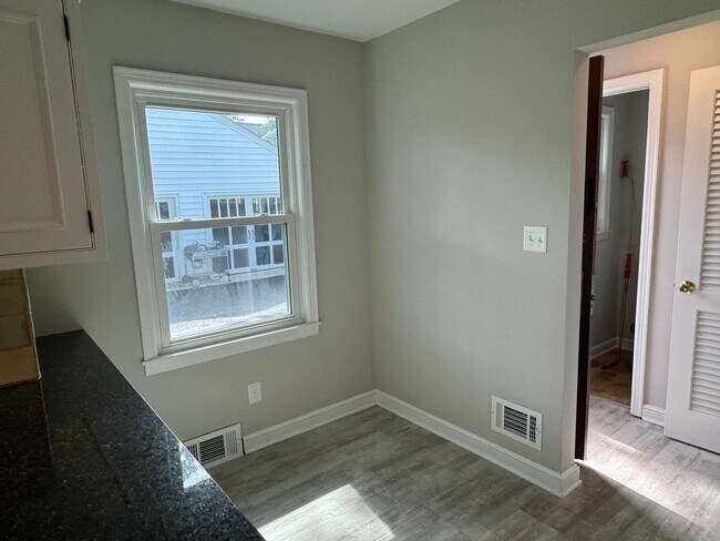 Building Photo - 3 Bedroom 2 Bathroom Single Family Home in Upper Arlington