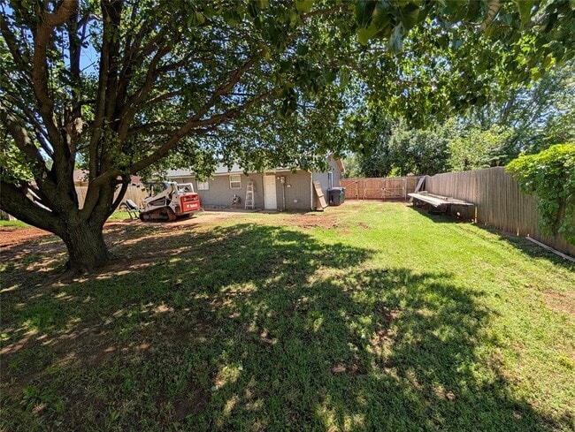 Building Photo - 2701 SE 46th St