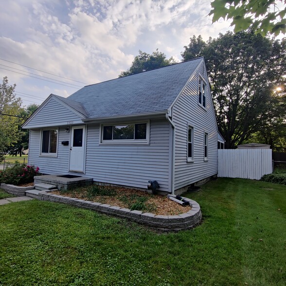 Building Photo - 3403 Woodland Ave