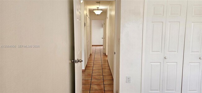 Building Photo - 14765 Kendale Lakes Blvd