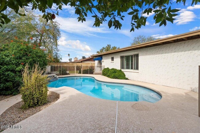 Building Photo - 5345 E Crocus Dr