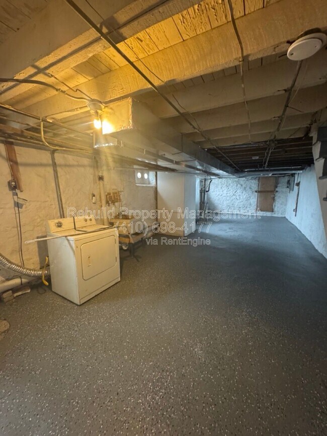 Building Photo - 2867 Lake Ave